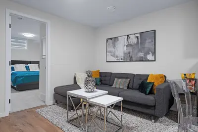 Image de Modern 2br | Calgary| Near U of C, Hospitals & Banff. Family & Business Friendly