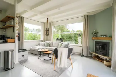 Image de Cozy holiday home in Alexanderpark with a sunny terrace and plenty of privacy, close to the beach and the village center.