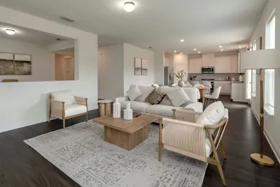 Image de Charming 3-bedroom house｜Pet Ok｜Garage access｜Mainfloor Bedroom  #42420