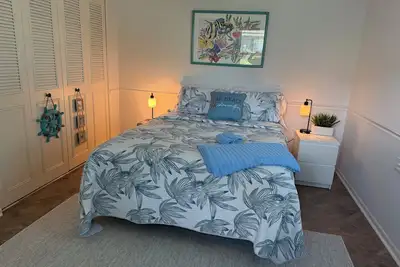 Image de Guestsuite and  bathroom in villa with pool