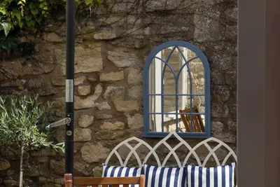 Image de Three-bedroom cottage in Painswick with incredible church and valley views.