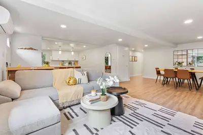 Image de Bellevue 3br Retreat | Walk to Trails & Near Lake