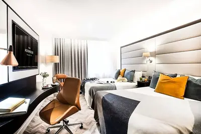 Image de Experience Irish Cuisine Onsite! Stylish Family Room, Centrally Located!