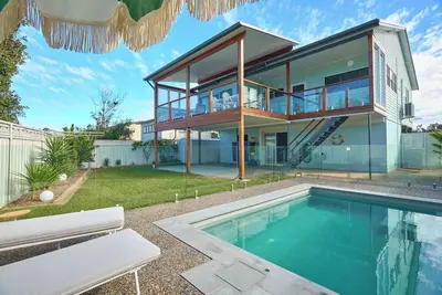 Image de Experience Comfort and Convenience at This Enchanting Holiday Retreat