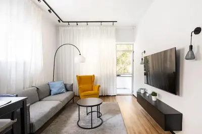 Image de Luxury Designer Apt near Rothschild & Shenkin -Walking distance from the sea