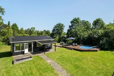 Image de Superbe maison à Eskebjerg avec piscine privée, peut être à l'intérieur ou.