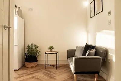 Image de Cozy 2-Bed Flat in Wroxton near Abbey Gardens