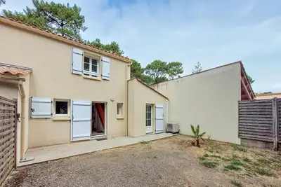 Image de Beautiful home in Jard-Sur-Mer with WiFi