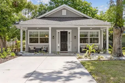 Image de 810 S 7th Street ~ 3 Bd, 2 Ba w Private Back Yard!