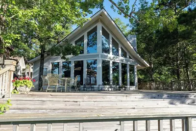 Image de A Little Piece of Heaven on Greers Ferry Lake, 8 bedroom lakefront home