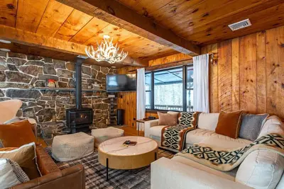 Image de Lux Hot Tub Cabin w Fire Pit