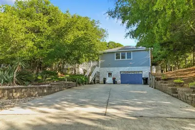 Image de Spacious, Private, large pool near beaches! 1pm check in & out!