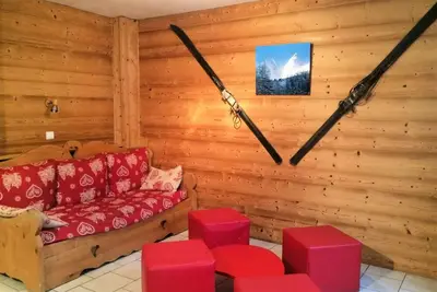 Image de 5 pièces 10 personnes exposé Est