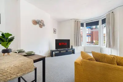 Image de Large Spacious Home|Parking|8 bedrooms|sleeps 14