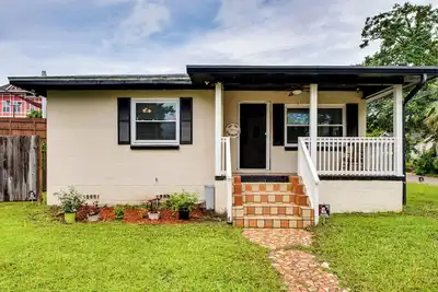 Image de Walkable to Fsu Campus: Cozy Retreat w/ Deck!