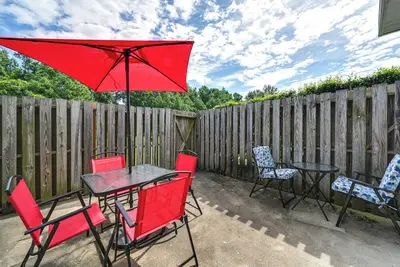 Image de 6 Mi to Med District: Greenville Home w/ Yard