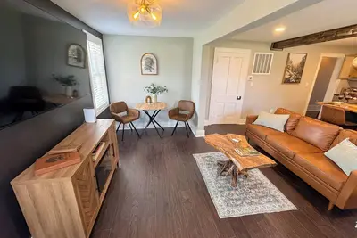 Image de Remodeled Apartment in Historic 1870 Romney Home Full Amenities