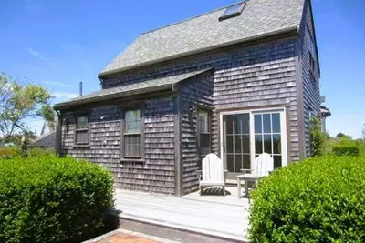 Image de Bright freshly decorated 2-bedroom house on an acre