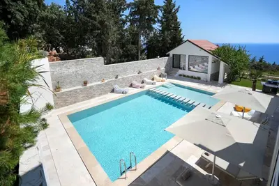 Image de Villa 16 | Dhërmi by PikHost