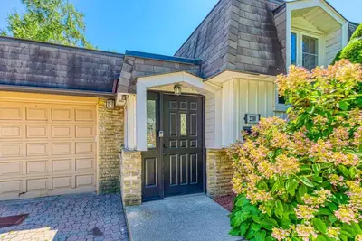 Image de Stylish Suburban 3br Bungalow