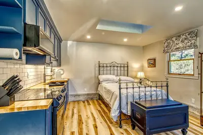 Image de Walk to town of Blue Hill from this efficiency cottage on Parker Point Road