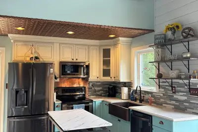 Image de Charming 2-bedroom house in Albany only 4 miles from the lake