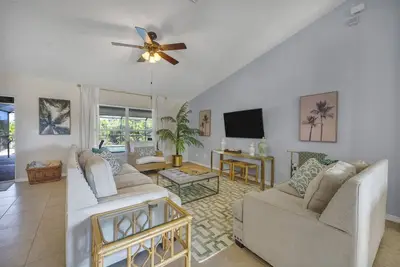 Image de Family Retreat • Sleeps 10 • Pool • Near Beach