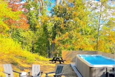 Image de Pool + Hot Tub + Cold Plunge • Asheville Gallery House