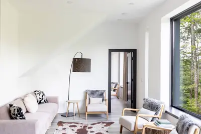 Image de Serene Forest Oasis, 2 King Beds, Chef's Kitchen
