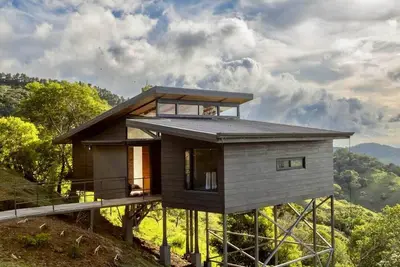 Image de Stunning view houses in Monteverde and reforestation project.