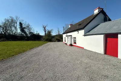 Image de Lovingly restored 19th-century Bluestack Mountain farm-cottage hideaway