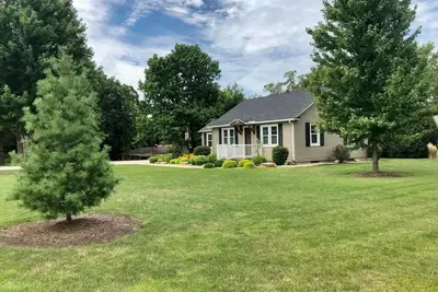 Image de 10 minute drive to Starved Rock State Park.