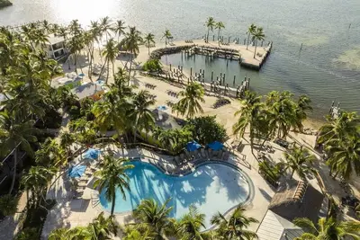 Image de 2 Suites w/Queen Beds, Kitchenette, Outdoor Pool, Free Parking & Pet Friendly