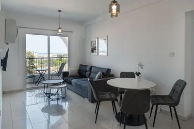 Image de Phaedrus Living: Golden Seaview Residence