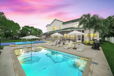 Image de Luxe Lakefront w/ Pool, Pickleball, & Private Dock