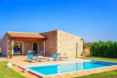 Image de Villa de campagne Ă BĂşger avec piscine