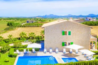 Image de Spacieuse villa au coeur de l'île.