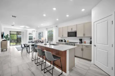 Image de Royal Palm Gateway - Spacious Family Retreat 4/2