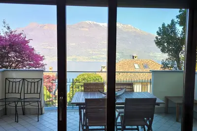 Image de Apartment with terrace and beautiful lake view