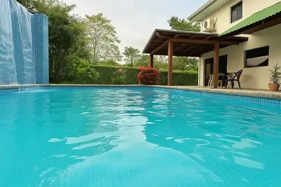 Image de Sleep 6-3 bedrooms-private pool-5 min drive to beach-paved road-easy access