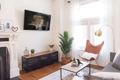 Image de Elegant Brownstone Bathurst/King streets