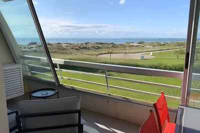 Image de Bel appartement rénové T2 avec balcon donnant sur vue mer (Résidence La Lagune)