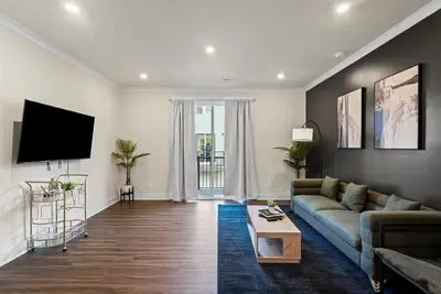 Image de Luxe 3br King Townhouse w/ Rooftop in Uptown Clt!