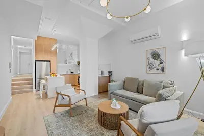 Image de Central 1br Apartment • Perfect for Couples or Solo