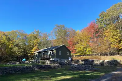 Image de Rare opportunity to rent Accord Ny cabin with wood stove, expansive property
