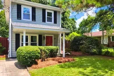 Image de Warm and Bright 4br Home near Downtown Charleston