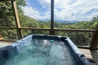 Image de Smoky Ridge Retreat: Beautiful Mountain Views w/Hot Tub & close to Pigeon Forge