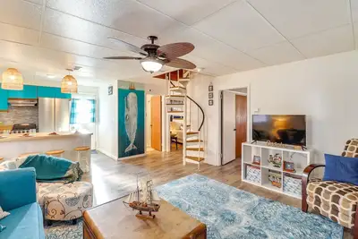 Image de New! Captain's Quarters 4-Bedroom Home - Pets Allowed