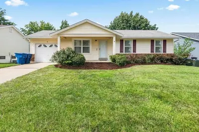 Image de Cozy home in Saint Peter's Mo with epic game room in basement