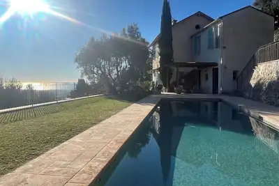 Image de A historic flower farm turned into a stunning vacation home.